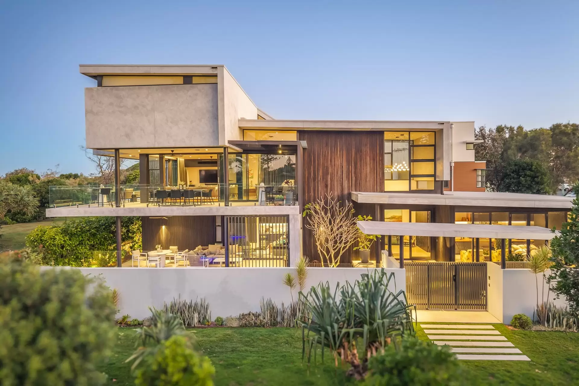 8 Palm Avenue, Cabarita Beach For Sale by Byron Bay Sotheby's International Realty - image 1