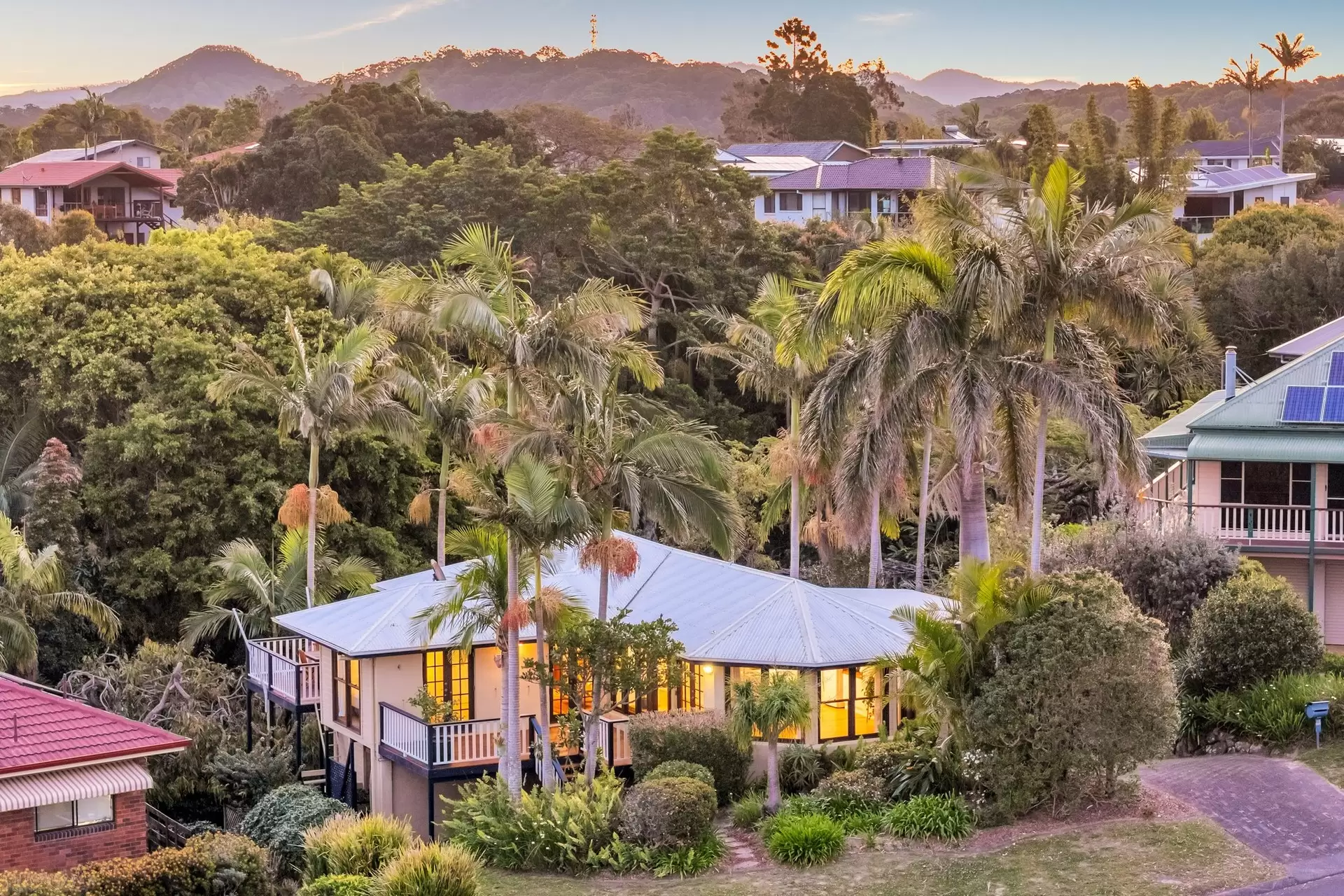 13 Yengarie Way, Ocean Shores Sold by Byron Bay Sotheby's International Realty - image 1