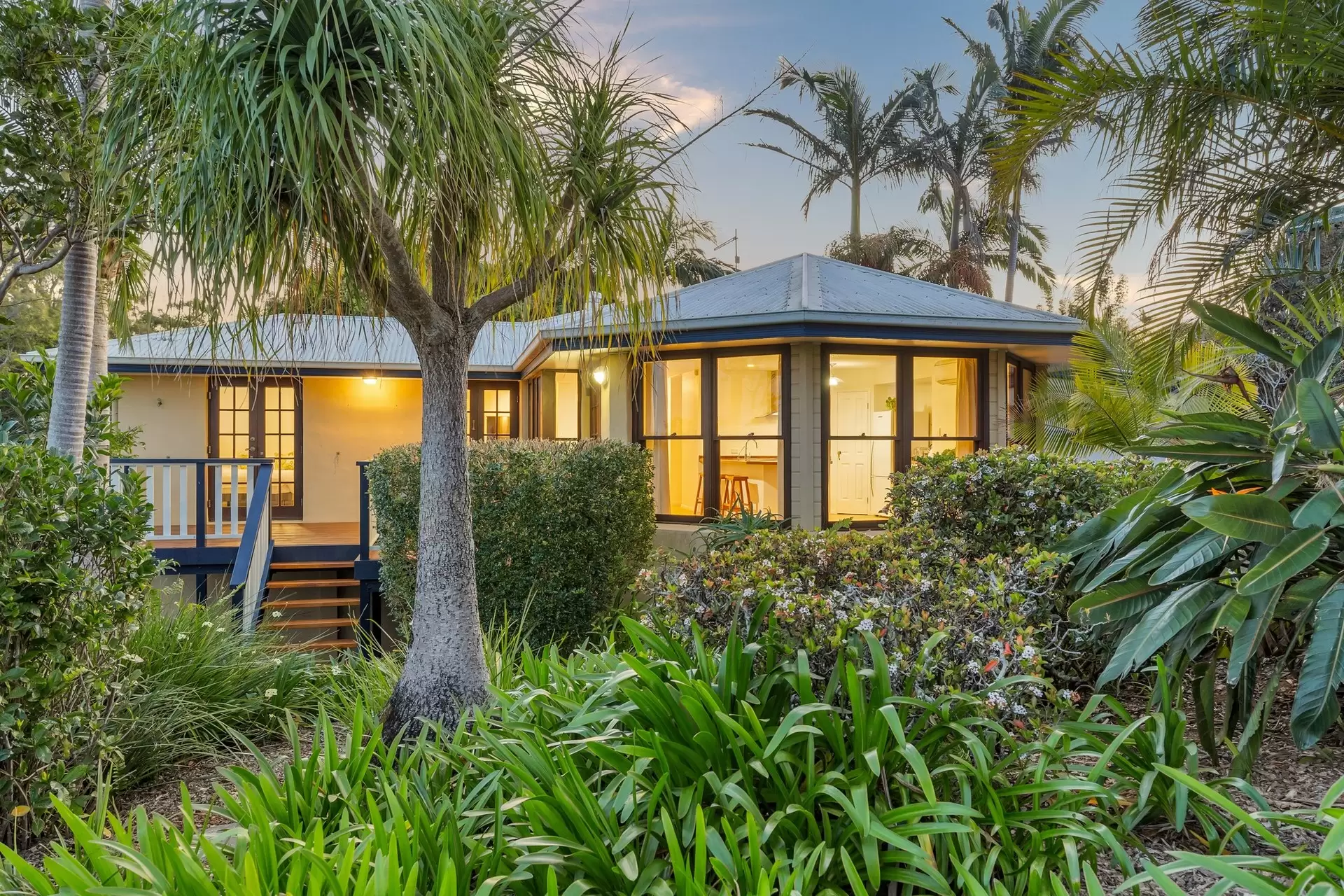 13 Yengarie Way, Ocean Shores Sold by Byron Bay Sotheby's International Realty - image 1