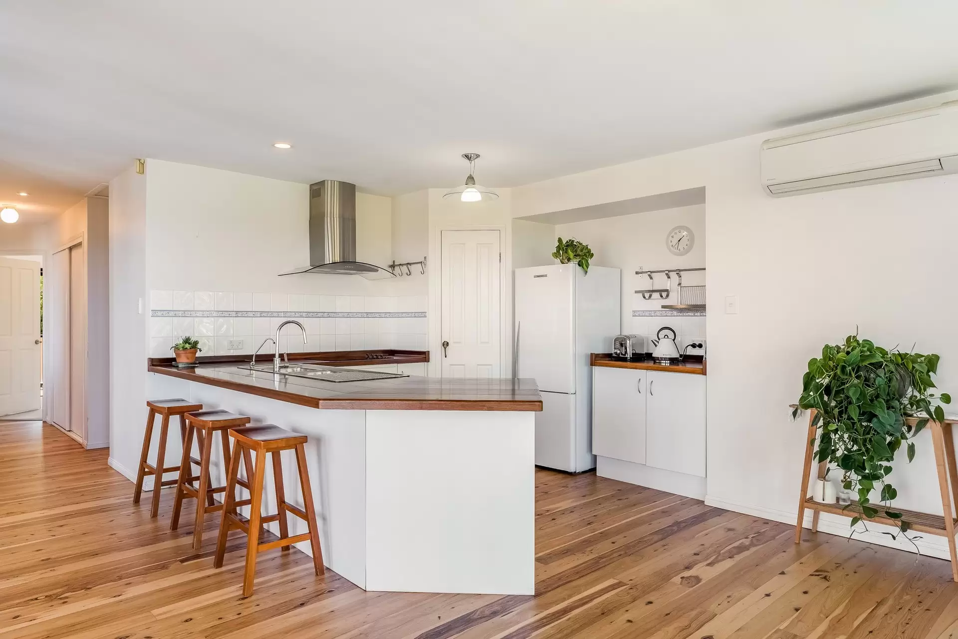 13 Yengarie Way, Ocean Shores Sold by Byron Bay Sotheby's International Realty - image 1