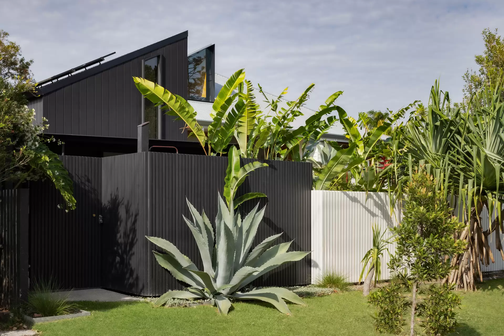 36 Carlyle Street, Byron Bay For Sale by Byron Bay Sotheby's International Realty - image 1