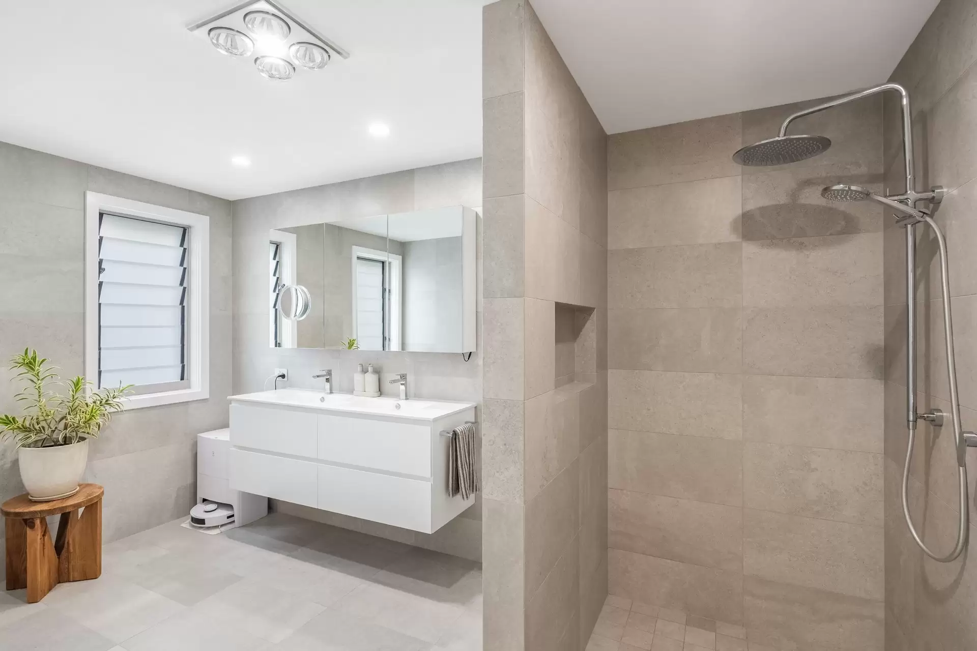 51 Cowper Street, Byron Bay For Sale by Byron Bay Sotheby's International Realty - image 1