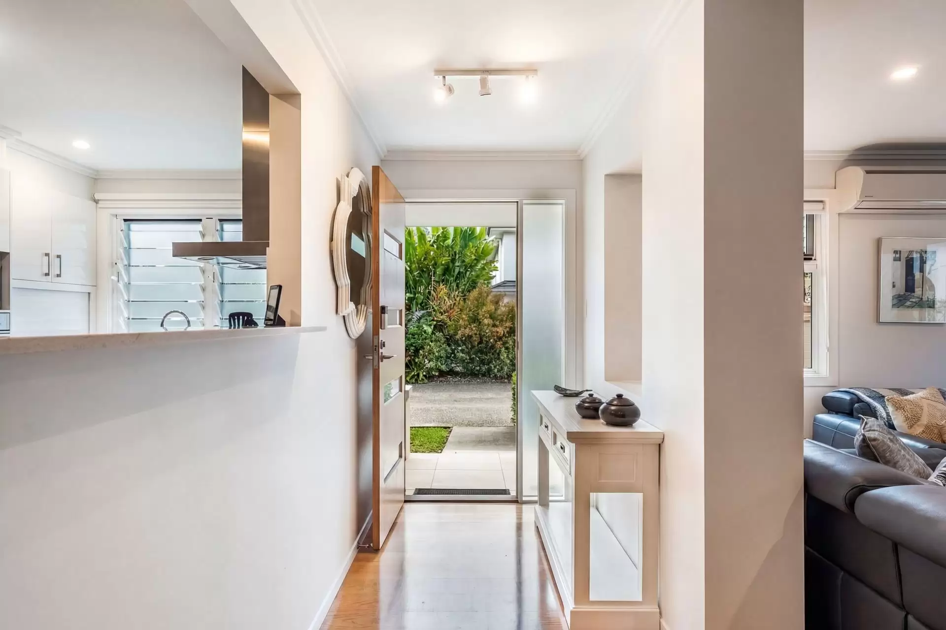 25/6-8 Browning Street, Byron Bay Auction by Byron Bay Sotheby's International Realty - image 1