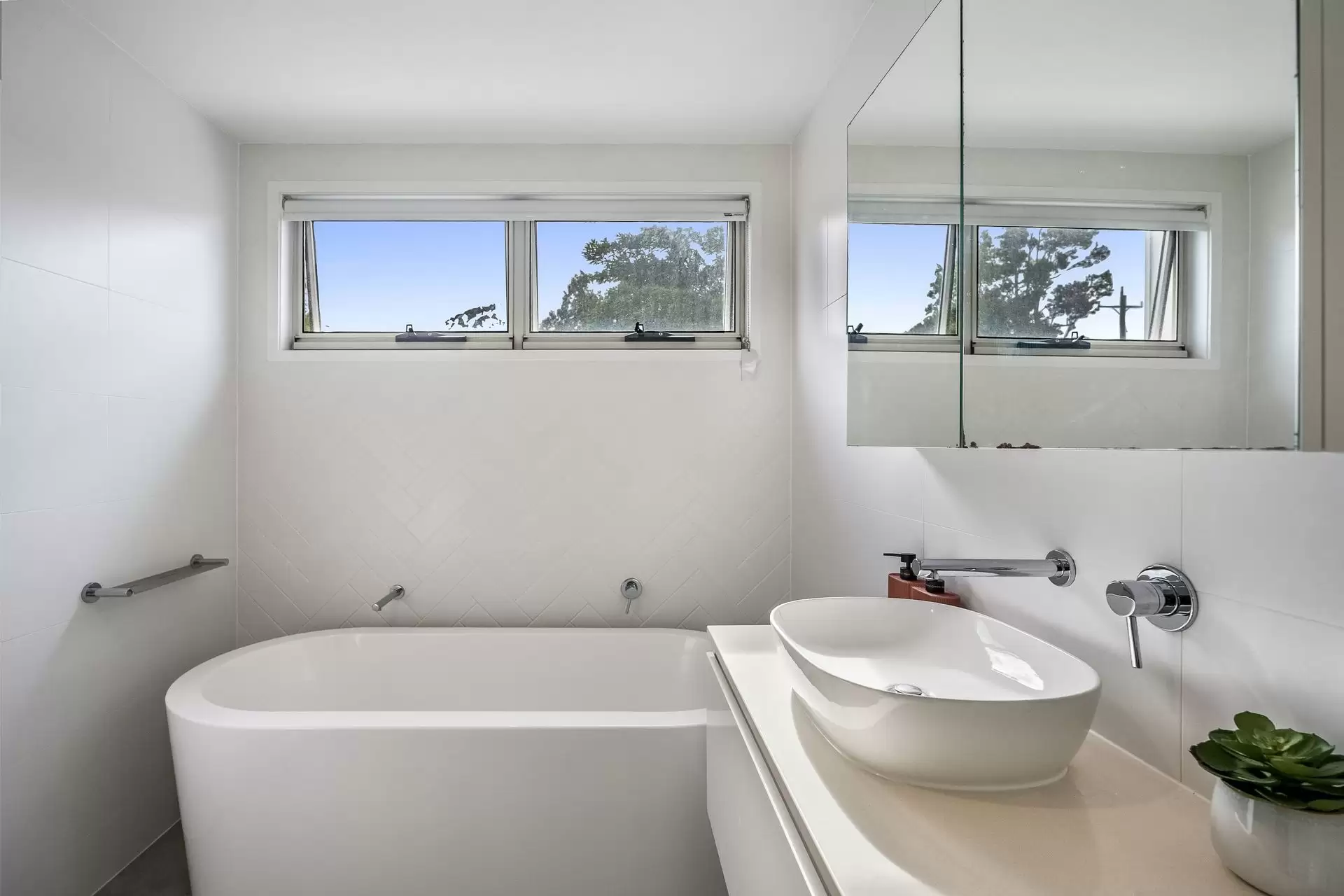 2/113 Paterson Street, Byron Bay Auction by Byron Bay Sotheby's International Realty - image 1