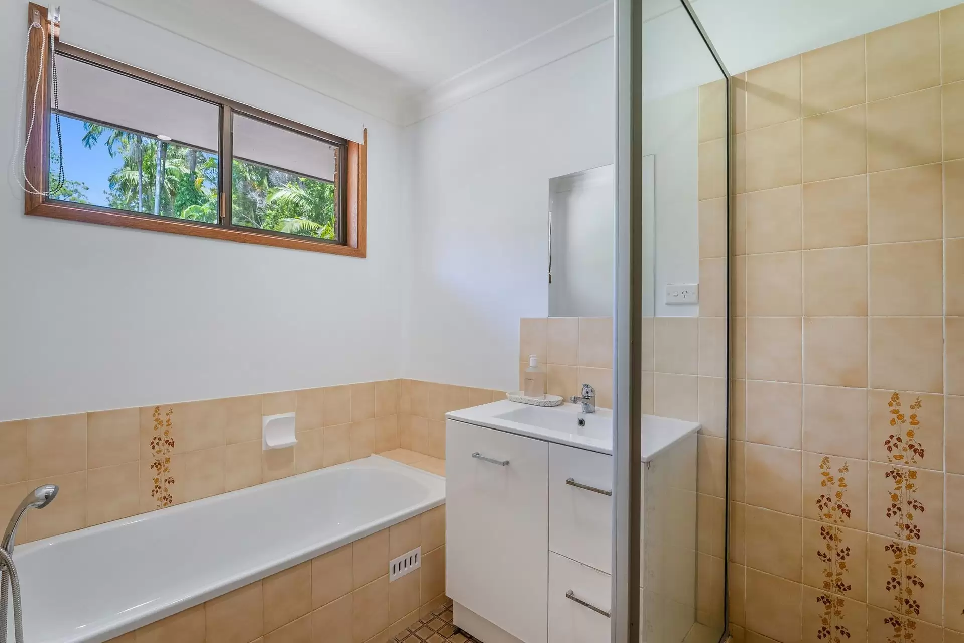 Photo #11: 12 Walker Street, Byron Bay - Sold by Byron Bay Sotheby's International Realty